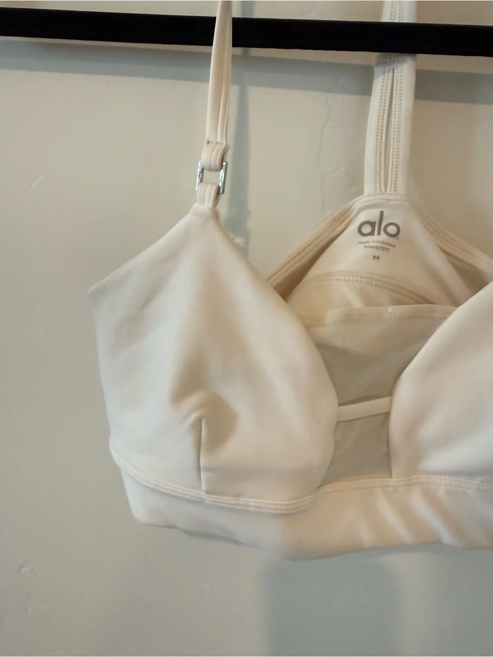 ALO Yoga Cream Wireless Bralette Sports Bra Womens Medium Athletic Sporty